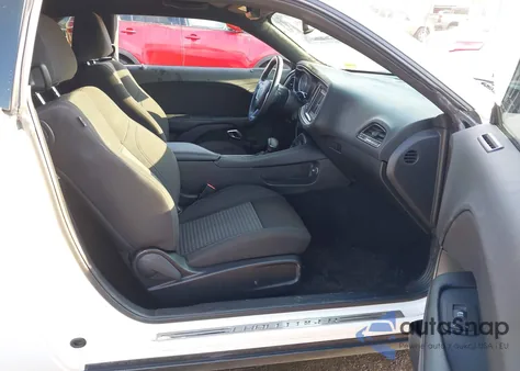 2020 Dodge Challenger Sxt z USA, uszkodzony, nr VIN 2C3CDZAG6LH137787